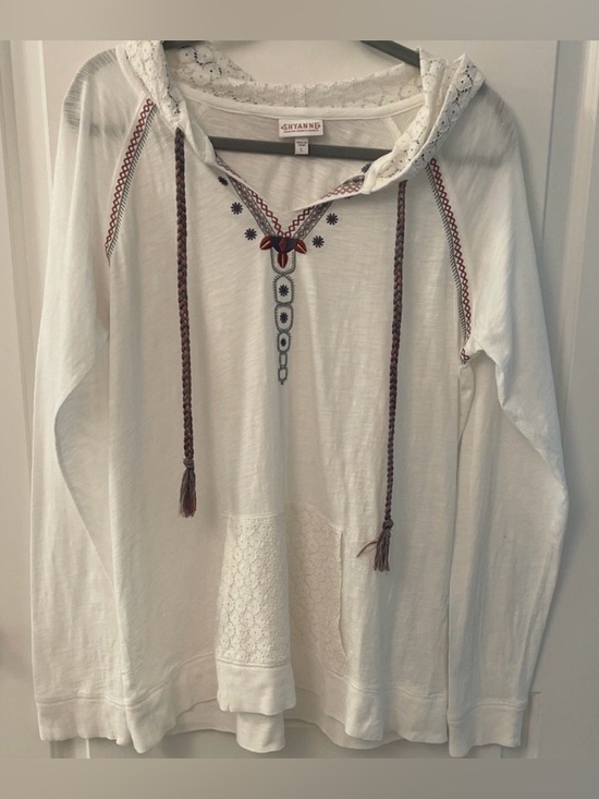 Shyanne Tops - Shyanne White Hooded Pullover with Embroidered Accents and Lace